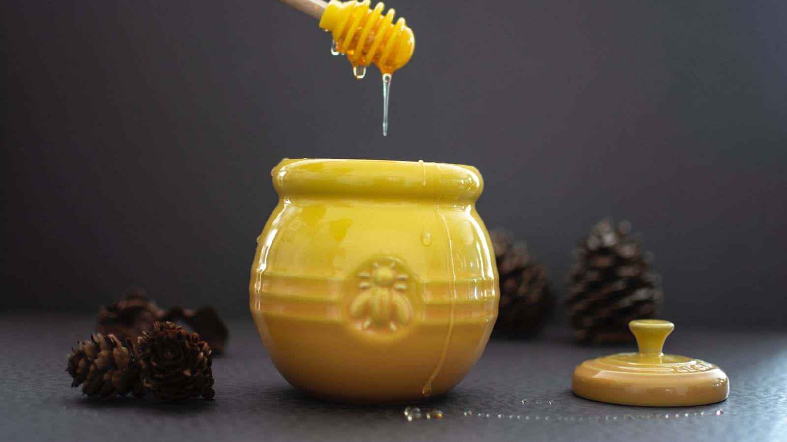 Step-by-Step Guide to Filtering Honey with a Sieve